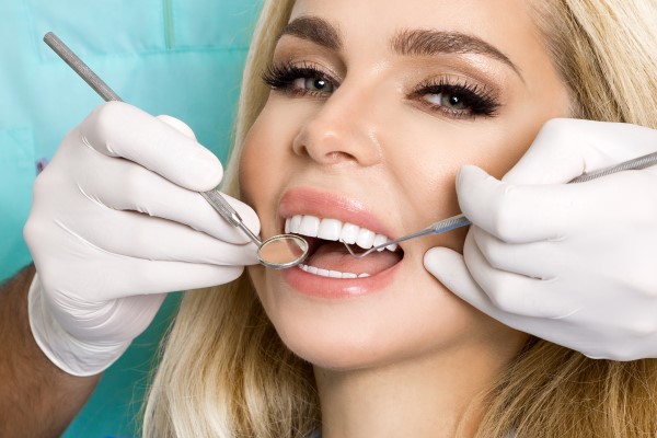 Get A Smile Makeover From A Cosmetic Dentist